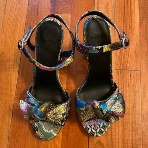 Patterned Buckle Heel with Bow Detail